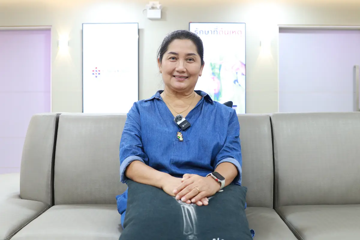 คุณนิภาพรรณ ผู้ที่ทนกับอาการปวดเข่ามานาน ปวดจนเดินไม่ได้ ปวดเหมือนมีอะไรทิ่มอยู่ในขา เมื่อตรวจ MRI พบว่าเกิดจากกระดูกเสื่อม